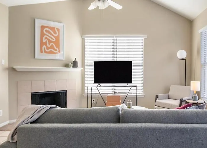 Landing - Modern With Amazing Amenities Apartment